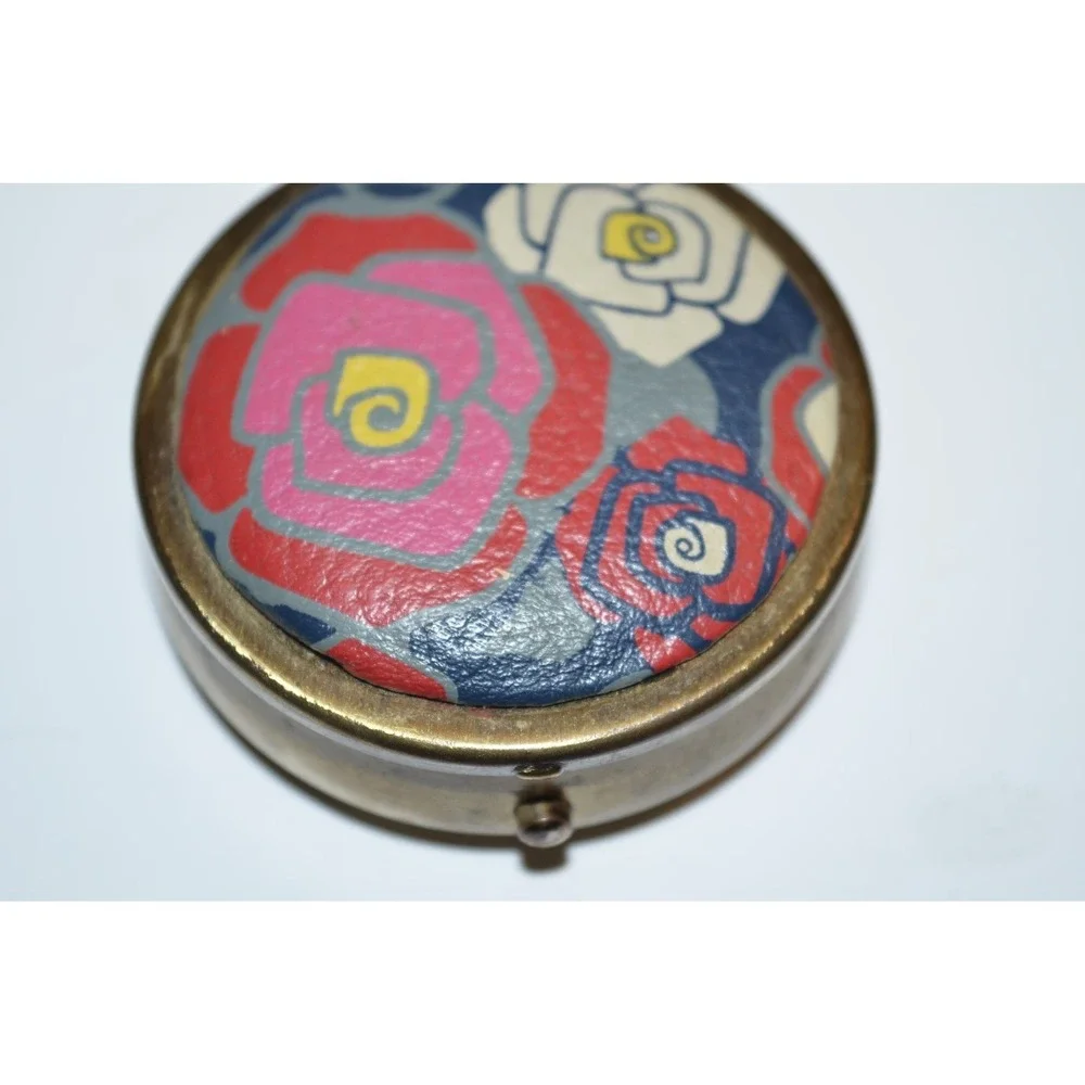 Fossil‎ Decorative Pill Box Trinket Case Metal Leather top floral Estate find